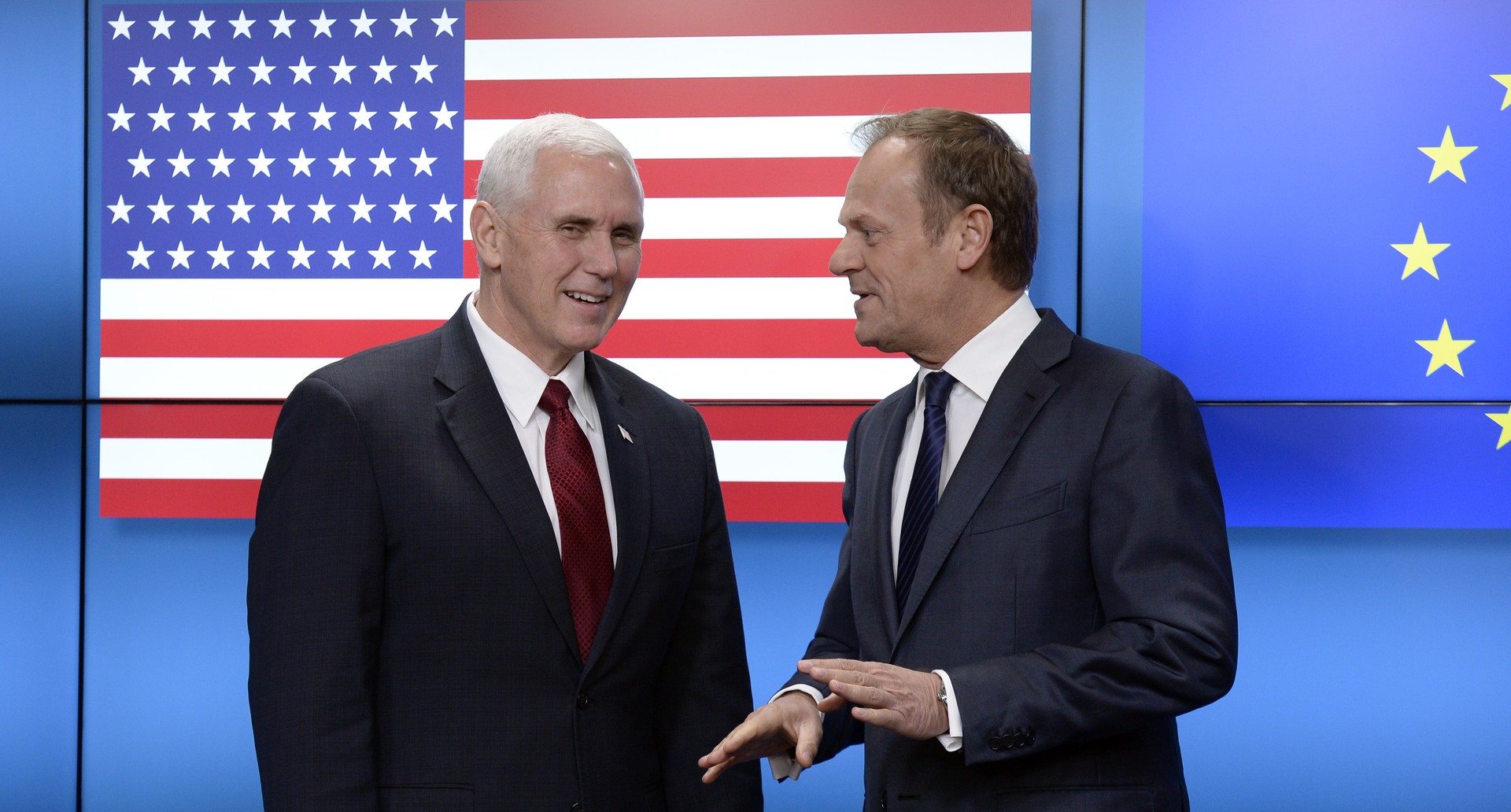 Pour accueillir le vice-président Mike Pence, l'UE ajoute une étoile au drapeau américain