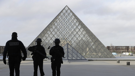 Attaque devant le Louvre : ce que l'on sait de l'incident
