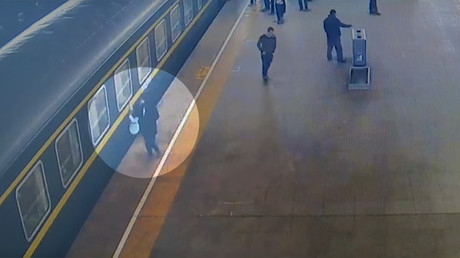 Sauvetage in extremis d'une fillette tombée sur la voie juste avant le départ du train