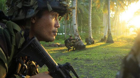 Des soldats philippins combattent les terroristes d'Abou Sayyaf dans l'île de Mindanao, aux Philippines, en août 2016, photo ©MARK NAVALES / AFP