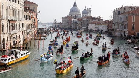 Le spectaculaire défilé aquatique du carnaval de Venise