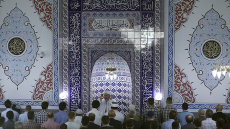 Un imam prêche dans la mosquée de Merkez Buyuk Cami à Dortmund (image d'illustration)
