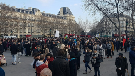 Mobilisation contre la corruption des élus : des centaines de personnes à Paris (VIDEO)