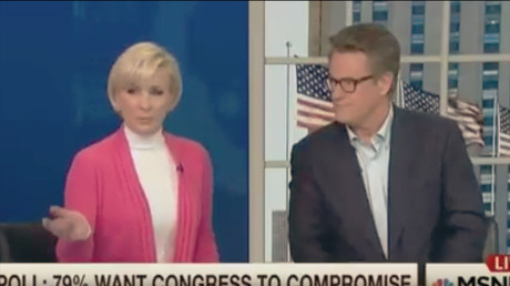 La journaliste présentatrice Mika Brzezinski en plateau sur la chaîne d'information continue MSNBC le 22 février 2017, capture d'écran YouTube,, DR