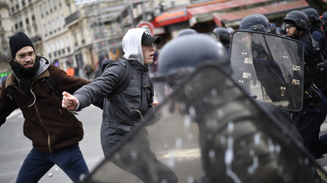 Incidents dans plusieurs lycées de région parisienne touchés par des blocus suite à l'affaire Théo