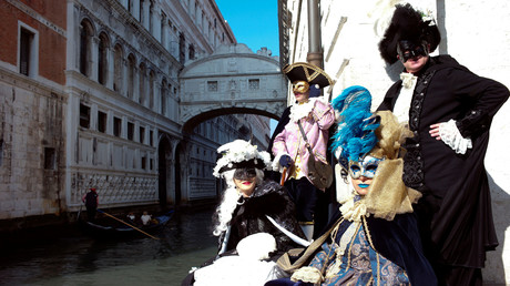 Le spectaculaire défilé des masques à Venise 