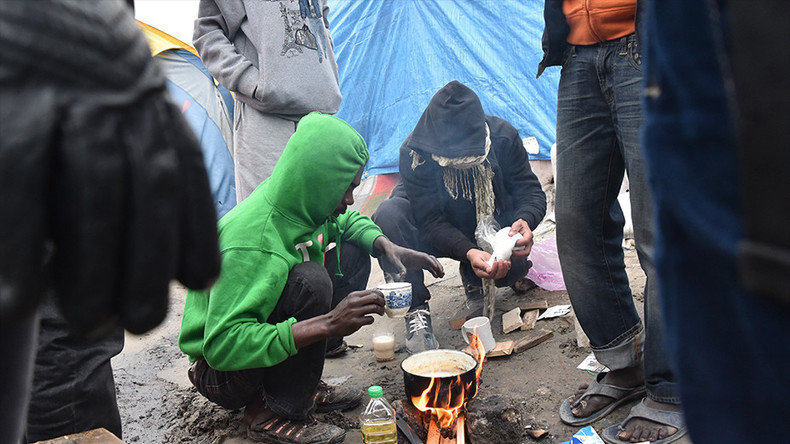 Calais : le maire Natacha Bouchart tente d’empêcher les migrants de profiter de l'aide humanitaire
