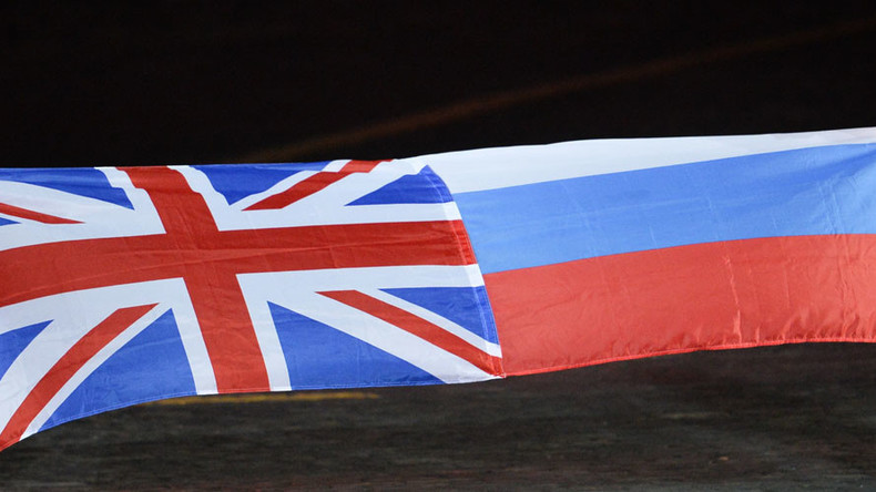 Une commission du Parlement britannique prie Theresa May de revoir ses relations avec Moscou