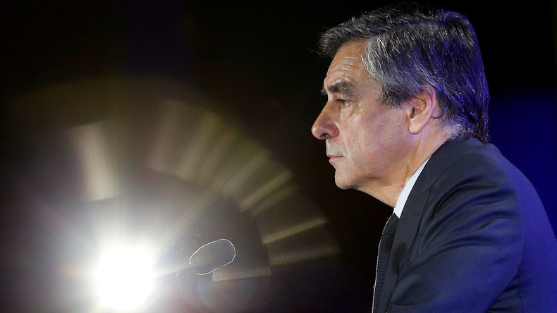 Un dernier combat commence pour François Fillon, qui est «au bord du KO»