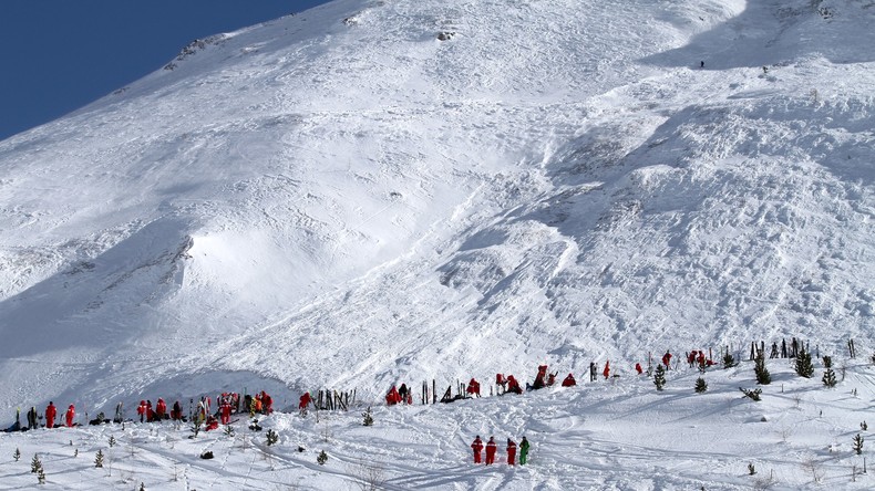 Une avalanche a emporté plusieurs skieurs près de Tignes sans faire de victime (IMAGES)