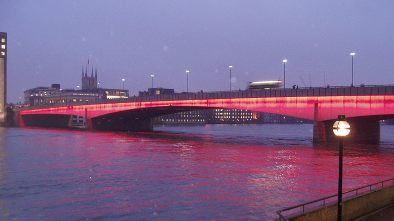 Royaume-Uni : évacuation massive du Pont de Londres pour raisons de sécurité (IMAGES)