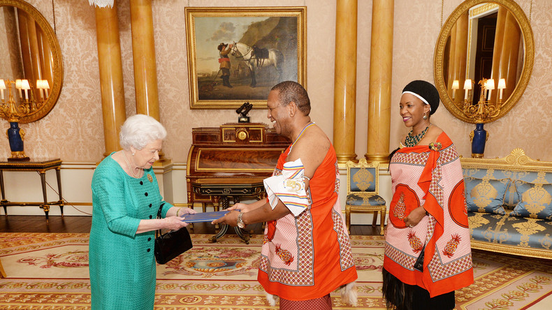 Le magazine Gala se moque des tenues traditionnelles du Swaziland, Twitter s'embrase