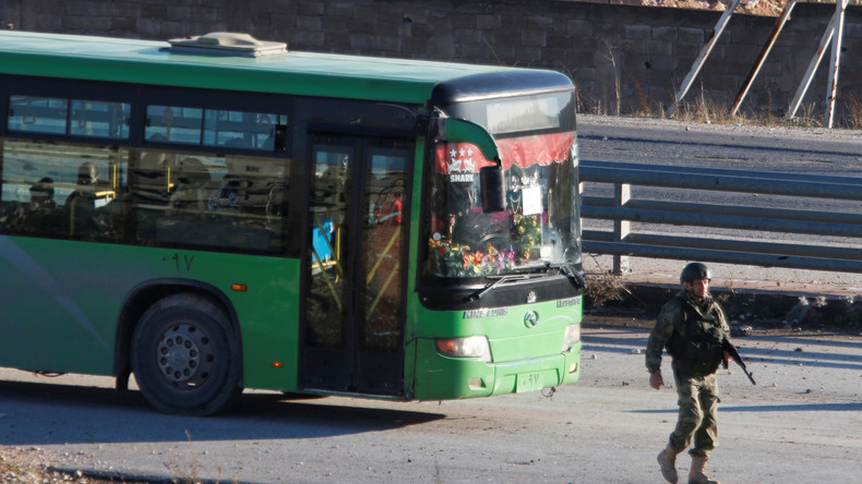 Après cinq ans de conflit, les bus circulent de nouveau à Alep (VIDEO)