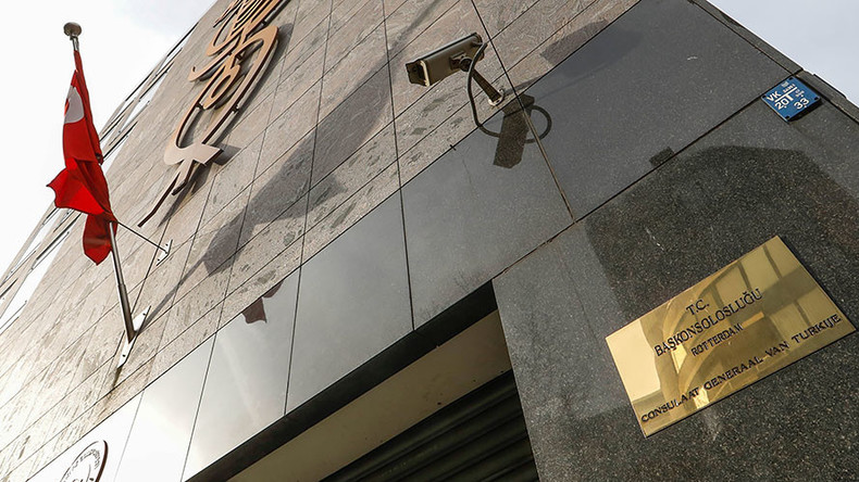 Amsterdam interdit l'atterrissage du vol d’un ministre turc après la «menace de sanctions»