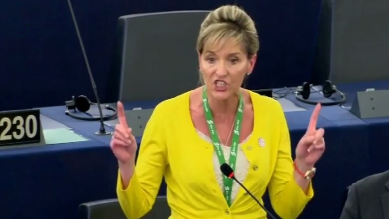 «Mettez-vous votre frontière là où le soleil ne brille pas» : un eurodéputé irlandais invective May