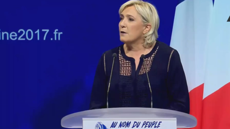 Marine Le Pen tient un meeting aux Arènes de Metz
