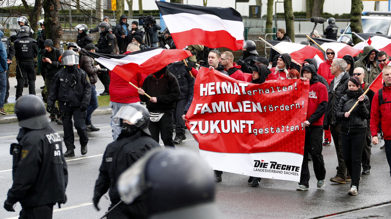 Les activistes du parti Die Rechte défilent à Leipzig (VIDEO)