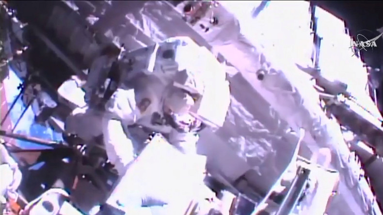 L'astronaute français Thomas Pesquet effectue sa deuxième sortie dans l'espace