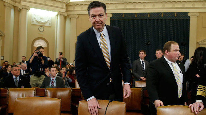 «Le directeur du FBI James Comey doit quitter son poste !»