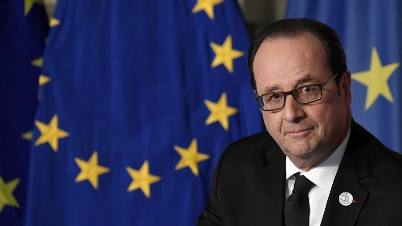 Hollande met au défi les candidats eurosceptiques de prouver que «ce serait mieux» sans Bruxelles