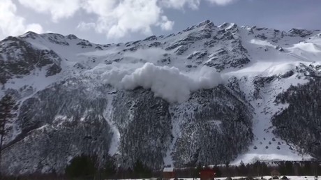 Images de l'avalanche mortelle qui a fait quatre victimes dans le Caucase russe