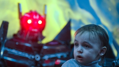Un enfant lors de l'ouverture d'un musée futuriste à Moscou