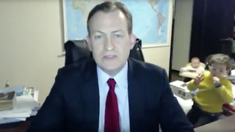L’analyse d’un expert interrompue par ses enfants qui débarquent en plein direct sur la BBC (VIDEO)