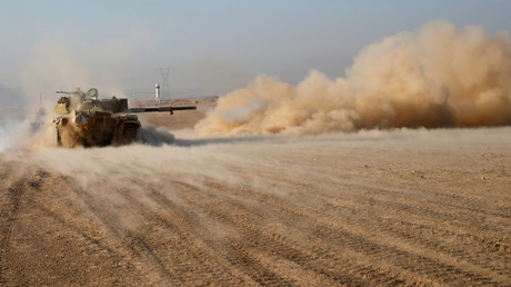 L'armée irakienne en tain de combattre les djihadistes de Daesh, près de Mossoul