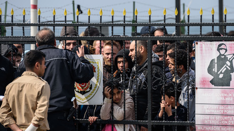 La Turquie menace de «couper le souffle» de l'Europe en laissant passer 15 000 réfugiés par mois