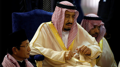 Rolex et un sabre d’or : cadeaux luxe pour les responsables indonésiens de la part du roi saoudien