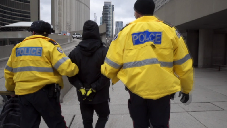Toronto : échauffourées entre partisans d’extrême droite et d’extrême gauche (VIDEO)