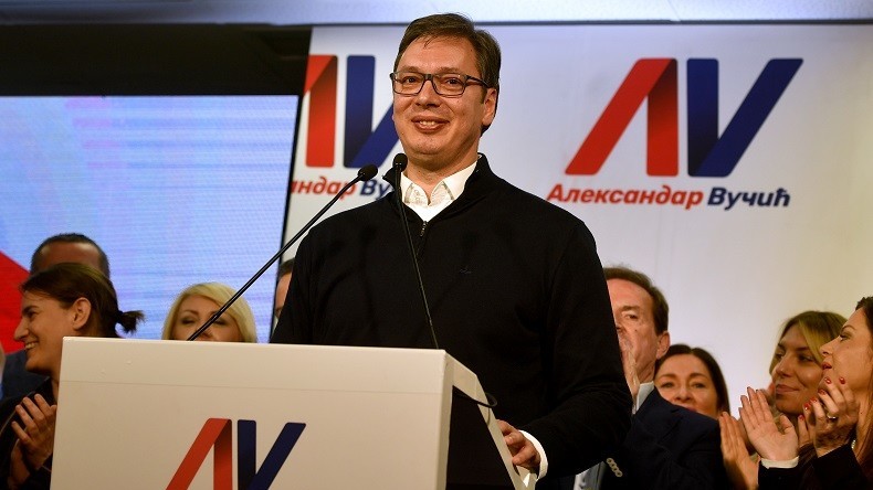 Pro-européen en bons termes avec Moscou, le Premier ministre serbe remporterait la présidentielle