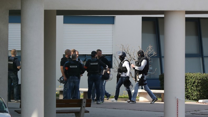 Légion d'honneur pour le proviseur qui s'est interposé lors de la fusillade dans un lycée de Grasse