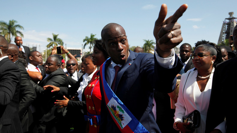 Haïti : jets de pierre contre son cortège, le président dénonce un acte terroriste