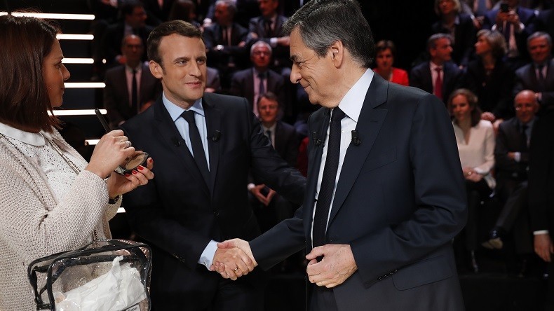 «Voyons-nous» aurait suggéré Emmanuel Macron à François Fillon en 2016