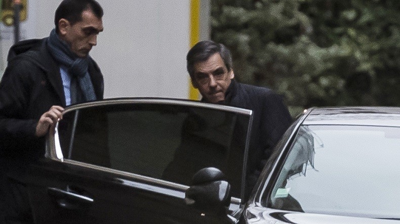 Un ordinateur et des munitions d’arme volés dans la voiture transportant François Fillon