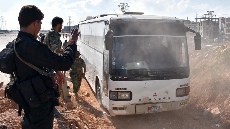 Après l'attentat meurtrier de Rachidine, l'évacuation de localités assiégées en Syrie a repris