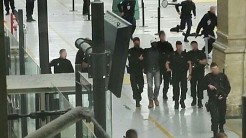 Un homme tenant un couteau arrêté à la gare du Nord, panique parmi les voyageurs (VIDEO, PHOTOS)
