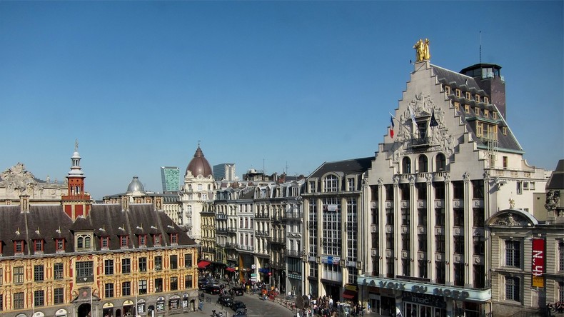 Environ 500 manifestants défilent contre le Front national à Lille (IMAGES)