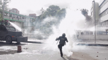 Colombie : canons à eau et balles en caoutchouc contre les manifestants (VIDEO)
