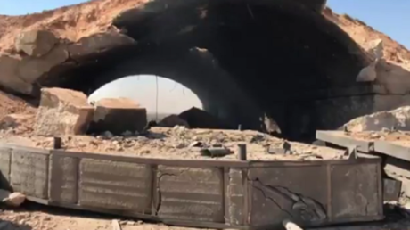 Premières images de la base syrienne d'Al-Chaayrate après les frappes américaines (VIDEO)