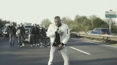 En Seine-Saint-Denis, un rappeur a bloqué une autoroute pour pouvoir tourner son clip (VIDEO)