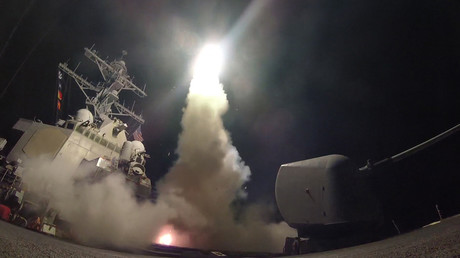 Tir de missile depuis un navire de guerre américain le 7 avril contre une base aérienne syrienne