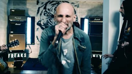 «Crève, fille de p***** !» : un groupe de rock en appelle quasiment au meurtre de Marine Le Pen