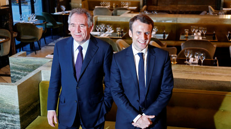 Emmanuel Macron tient un meeting à Pau avec François Bayrou 
