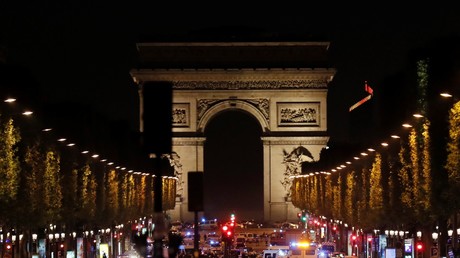Que sait-on de l'attaque sur les Champs-Elysées contre les forces de l'ordre ?