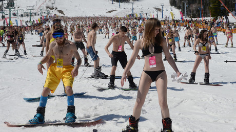Après Sotchi, la Sibérie accueille 1 500 jeunes qui skient en maillot de bain (PHOTOS,VIDEOS)