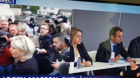 Marine Le Pen visite l'usine Whirlpool d'Amiens, tandis qu'Emmanuel Macron participe à un débat à la chambre de commerce et d'industrie, Capture d'écran BFMTV, DR