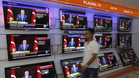 TV censurée, nouvelles purges, accès à Wikipedia bloqué en Turquie