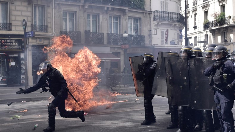Six policiers blessés dont deux grièvement : Le Pen et Macron condamnent les violences du 1er mai